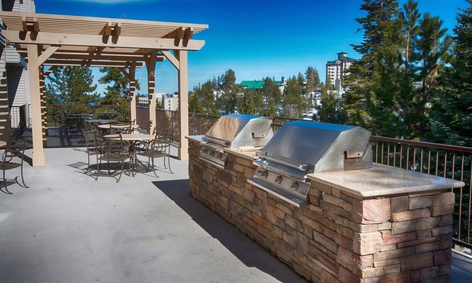 Tahoe Village Hotel | Ridge Pointe Resorts