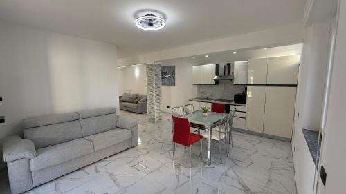 Sarnico Apartment | Rifugio a due passi dal Lago - Free Wifi Giardino e AC