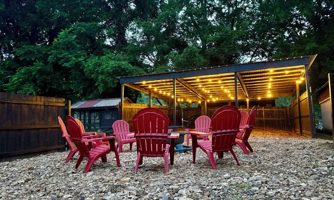Nashville House | Right in Nashville, One of the last standing farms