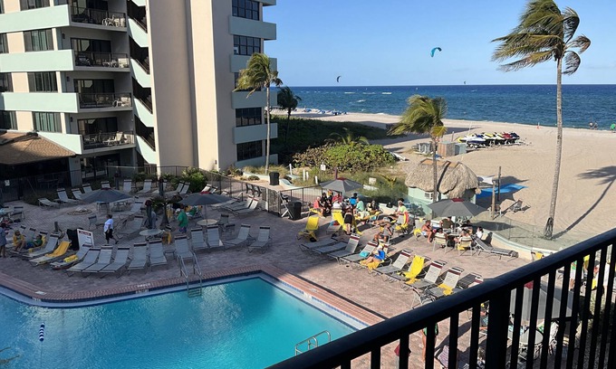 Lake View Apartment | Right on the Beach !n3rd Floor Corner unit !nAmazing Views !