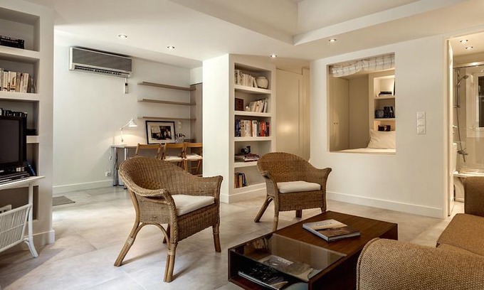 Makrigianni Apartment | Right under the Acropolis