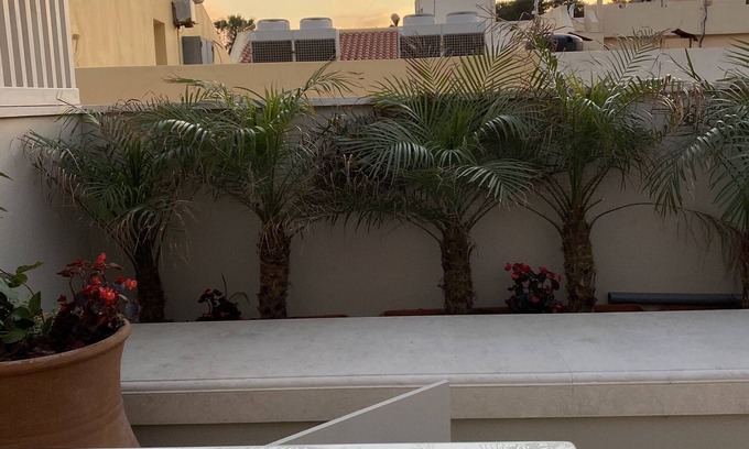 Old Town Rethymnon Apartment | Rimondi Residence with Private Roof Top Jacuzzi and Fortezza View