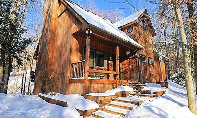 Davis Ski Chalet | Rippling Waters is a very short walk to Timberline Mountain and Slopes!