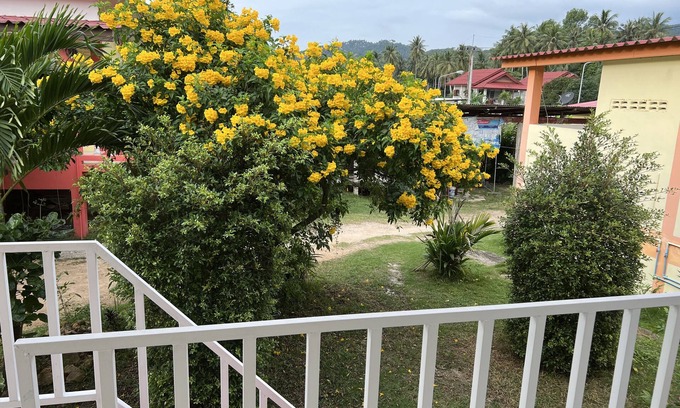Srithanu House | Risa’s Retreat Bungalow #5 with Balcony in Sritanu