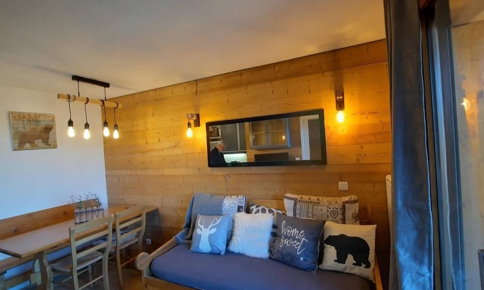 Risoul Apartment | RISOUL 1850 - 4-5 people - ski in ski out - Appt with WIFI and balcony
