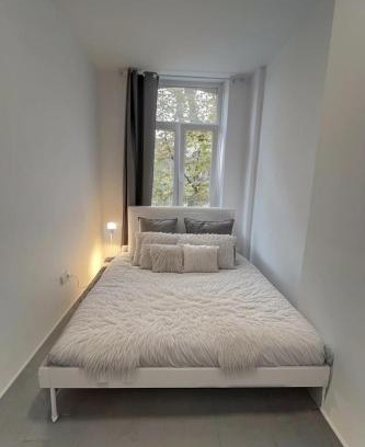 Charleroi Apartment | Rive Gauche F centre - gare - aéroport