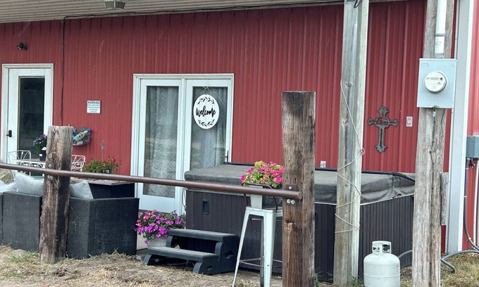 Lincoln County Apartment | River access Nature,Highland cows, horses, trails hot tub! Experience ranch life