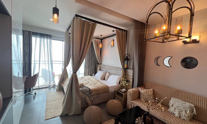 Noida Apartment | River facing ultracozy bohemian studio apartment @ 41st floor near south Delhi
