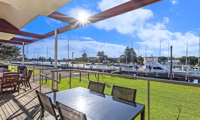 Port Fairy House | River frontage Port Fairy living