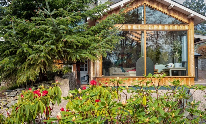 Aviemore Apartment | River House Garden Rooms - a house that sleeps 2 guests in 1 bedroom
