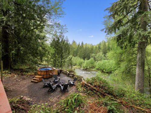 Welches House | River Idyll - Meredith Lodging