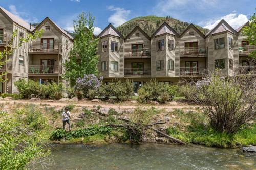 Telluride House | River Location 2 blocks to lift 7 & to the Gondola (rare to find)