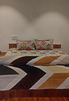 Shamshi House | River side cafe guest cottage
