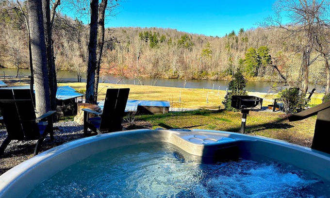 Arden Ski Chalet | River View Bunk Cabin with Hot Tub