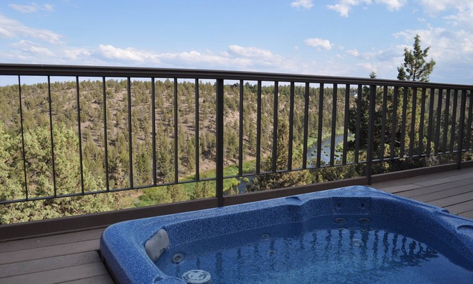 Redmond Condo | River views! Close to pool & river trail access with FREE Wifi