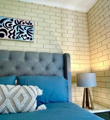 Wagga Wagga Apartment | “Riverbank Retreat” Central unit on the river