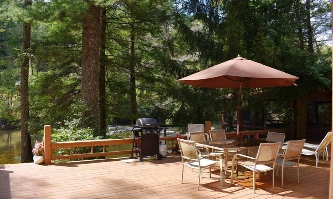 Blue Ridge Cabin | Riverdance on the Toccoa