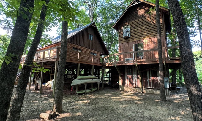 Elizabethtown Cabin | Riverfront Cabin:Main cabin 1 bath.Bunk House Additional Fee.