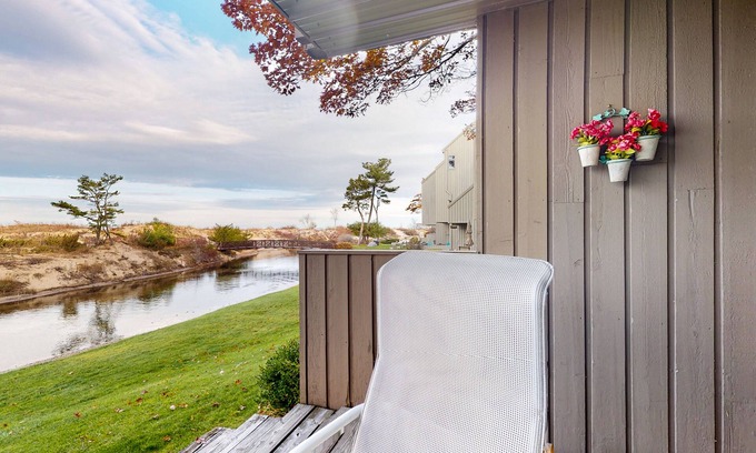 Glen Arbor Condo | Riverfront condo with beach access, fireplace, washer/dryer & cable