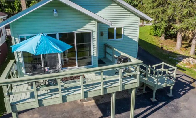 Gauley Bridge Cottage | Riverfront Cottage on the New River Dries