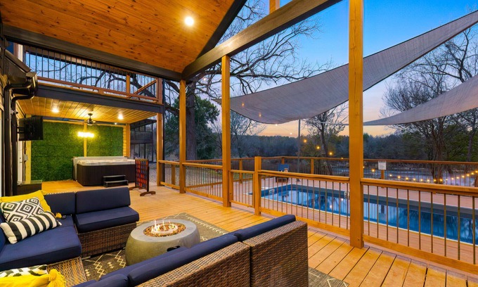 Broken Bow Cabin | Riverfront Escape | Heated Pool, Slide, Kayaks & Fishing!