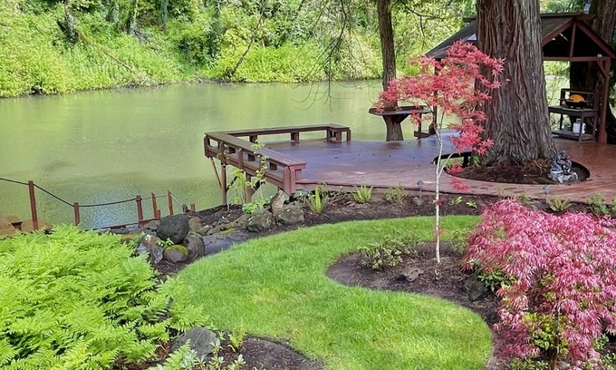 Stafford - Tualatin Valley House | Riverfront Garden House with private river access