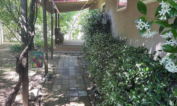 Three Rivers House | Riverfront Home near Sequoia National Park with EV charger.