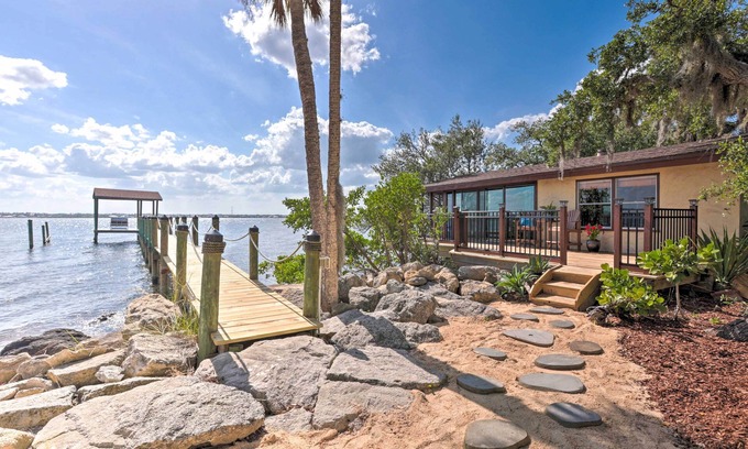 Tropic Apartment | Riverfront Merritt Island Bungalow w/Dock & Deck