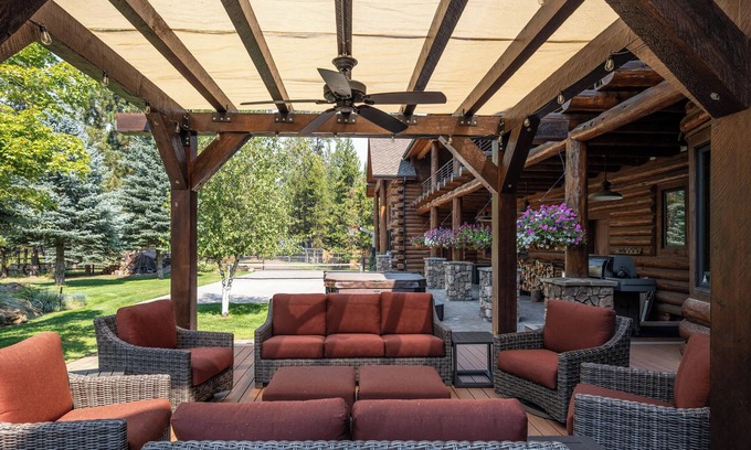 Three Rivers House | Riverfront, Pool Table | Deschutes River Lodge