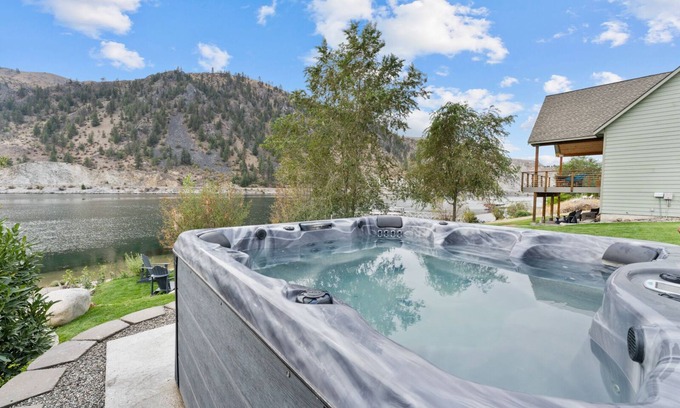 Ardenvoir Cabin | Riverfront: Private Beach, Hot Tub, Sauna, Dock & Boat Launch!