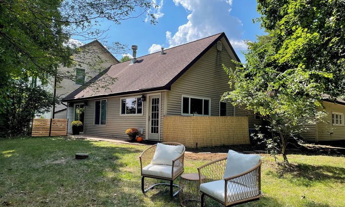 South Bend Cottage | Riverfront Respite - Riverfront, Charm, Quiet, Nature, Near ND