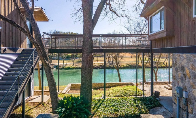 Glen Rose House | Riverfront Retreat ~ 2 Blocks to Big Rocks Park