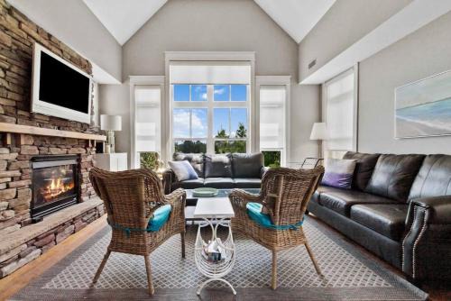 The Blue Mountains House | Rivergrass Townhouse in Blue with Pool Golf Skiing - 219 Rivergrass