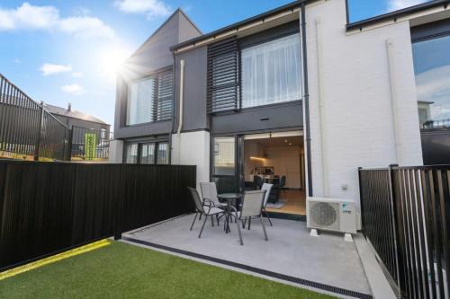 Albert Town House | Rivers Edge - Alberttown