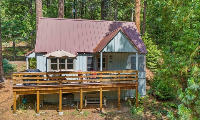 Strawberry House | Rivers Resort Cabin #9