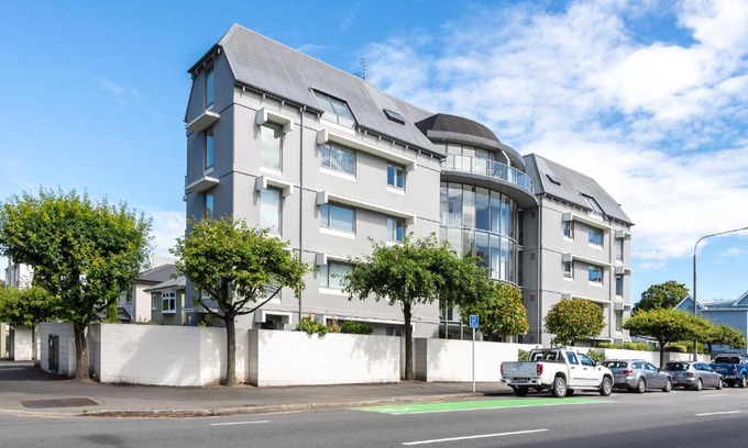 Christchurch City Centre Apartment | Riverside 1-Bed Apt - in the heart of the city