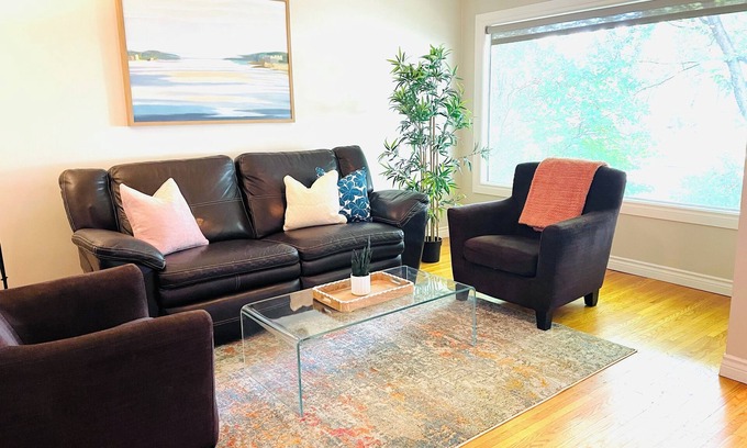 Northeast Edmonton House | Riverside 4 bdrm w 2 KING beds 10min DT Sleeps 8!