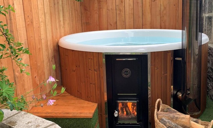 Ballater Cottage | Riverside Cottage with luxurious wood fired hot tub in Ballater