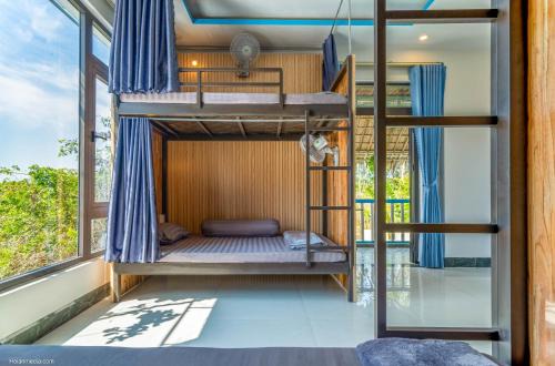 Cam An House | Riverside Dorm and Restaurant