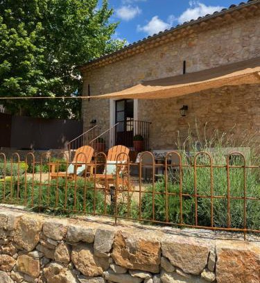 Lorgues House | Riverside farmhouse with olive grove