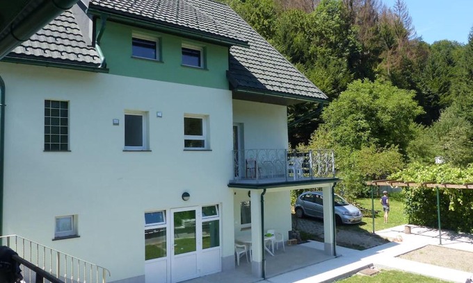 Zamost Apartment | Riverside garden apartment Three Springs Tri Zvira