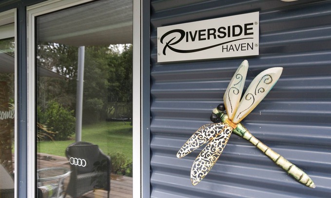 Healesville House | Riverside Haven is located in Healesville on the banks of the Watts River