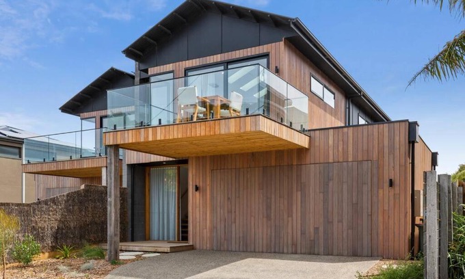 Ocean Grove House | Riverside Luxe- Brand New, 50m to river, 3 bedroom, pizza oven!