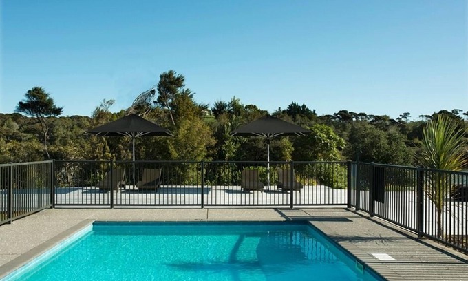 Matakana House | Riverside Matakana luxury apartment style baches