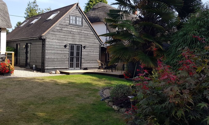 New Forest District Cottage | Riverside Pied a Terre, in Town, Two Acre Garden