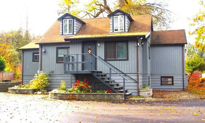Regional District of Nanaimo House | Riverside Resort - House on the River (4 Bed 3 Bath Character House)