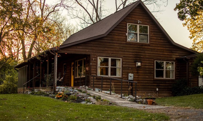 Edinburg Cabin | Riverside Retreat -- Waterfront & 🐕 Pet-friendly cabin!