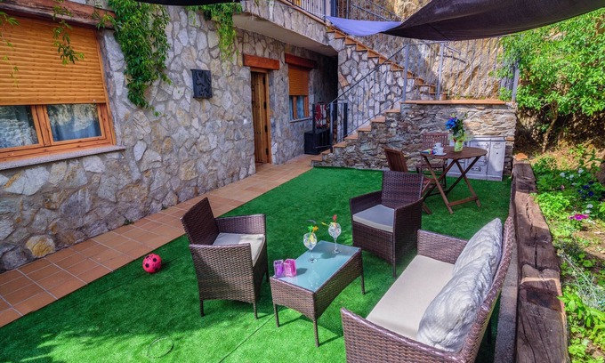 La Omanuela Apartment | Riverside Rustic Retreat