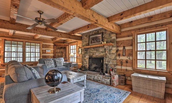 Slanesville Cabin | ‘Riversong’ Cabin w/Fire Pit on North River
