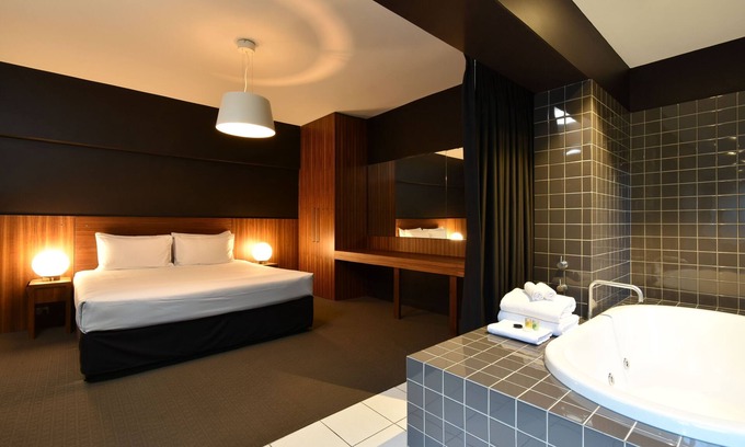 West Perth Hotel | Riverview On Mount Street